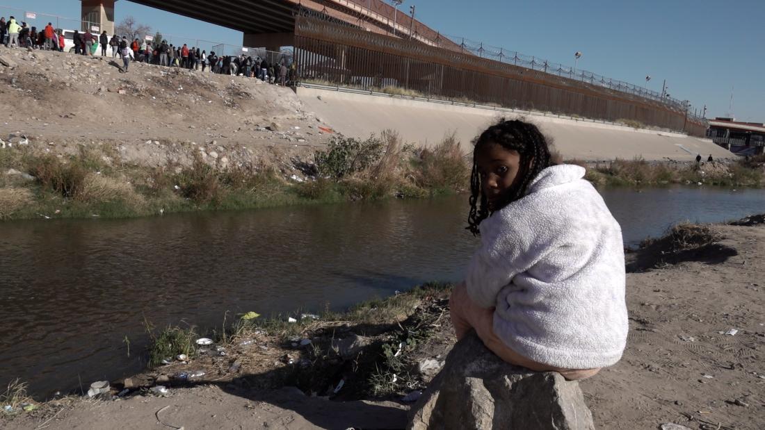 'I'm afraid of them sending me back': Hear from a mom and daughter waiting for Title 42 decision at southern border