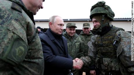 Russians buy boots and body armor for the troops, as the Kremlin tries to fix the campaign&#39;s problems