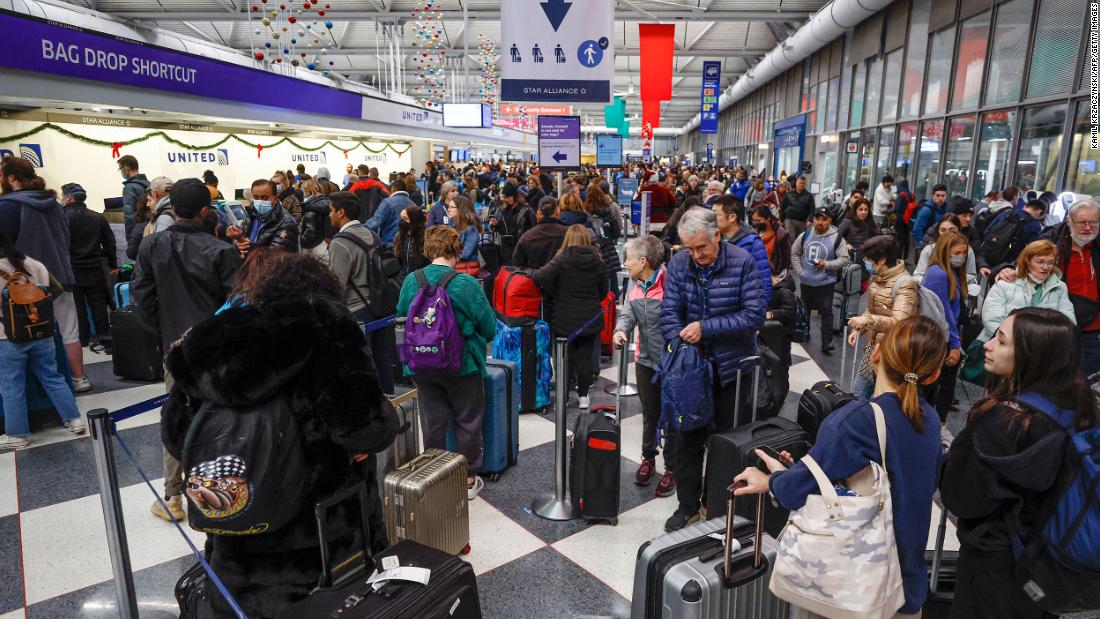Travelers arrive for their flights at O&#39;Hare International Airport on December 22 in Chicago. 