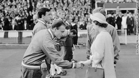 Queen Elizabeth II shake hands with Cohen at Wembley before England&#39;s first group game of the 1966 World Cup.