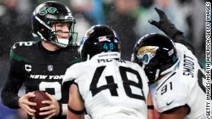 Zach Wilson booed as Lawrence and Jaguars tame dismal Jets