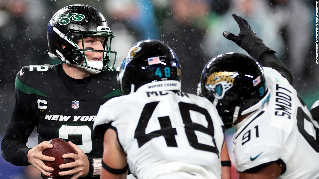 Zach Wilson: New York Jets quarterback booed off during defeat by  Jacksonville Jaguars