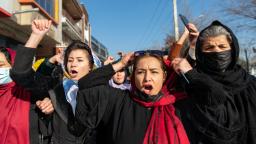 221224222523 afghanistan women protest 221222 hp video Taliban use water cannon on women protesting education order in Afghanistan