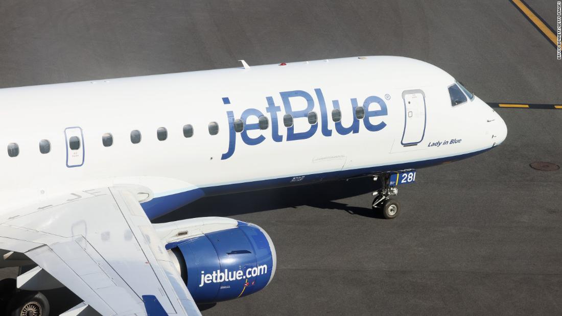 Hear from passenger on JetBlue flight that nearly collided with private plane – CNN Video