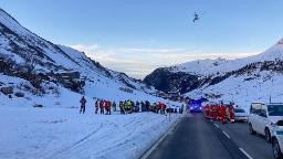 221225133312 01 austria avalanche 122522 hp video Avalanche in Austria: At least 10 people buried