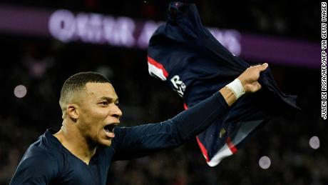 Kylian Mbappé rescues PSG with last-gasp winner in first match since World Cup final 