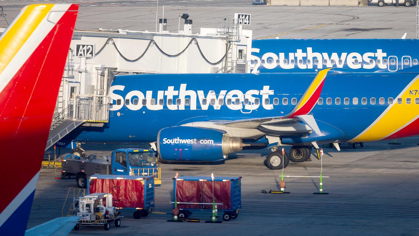 Southwest Pilots Detail The Christmas Meltdown Chaos - CNN