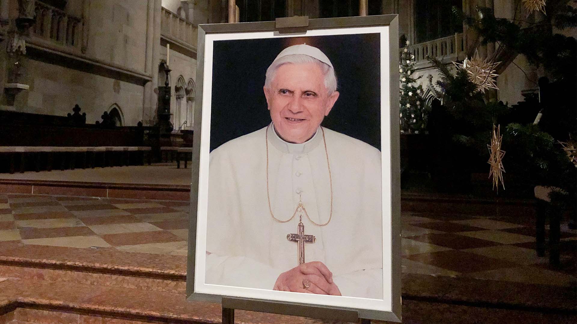 Muere el papa Benedicto XVI: así lideró la Iglesia católica y rompió con la  tradición de no renunciar - CNN Video