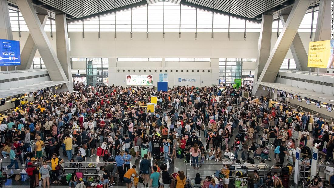 Philippines 'nightmare' airport issues continue into second day