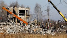 230103104300 01 makiivka building 010323 hp video Makiivka strike: Russia says its own troops' cell phone use caused Ukrainian strike