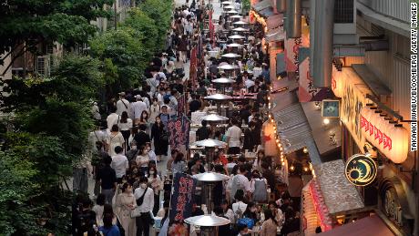 A crowd outside the restaurants near Tokyo&#39;s Miyashita Park on May 22, 2022. 