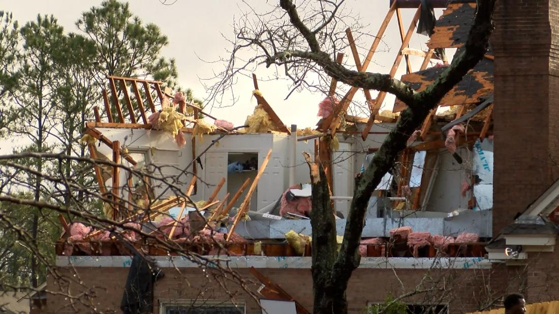 Así quedaron decenas de casas tras el paso de un tornado por Montgomery