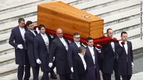Benedict&#39;s coffin was carried through St. Peter&#39;s Square.