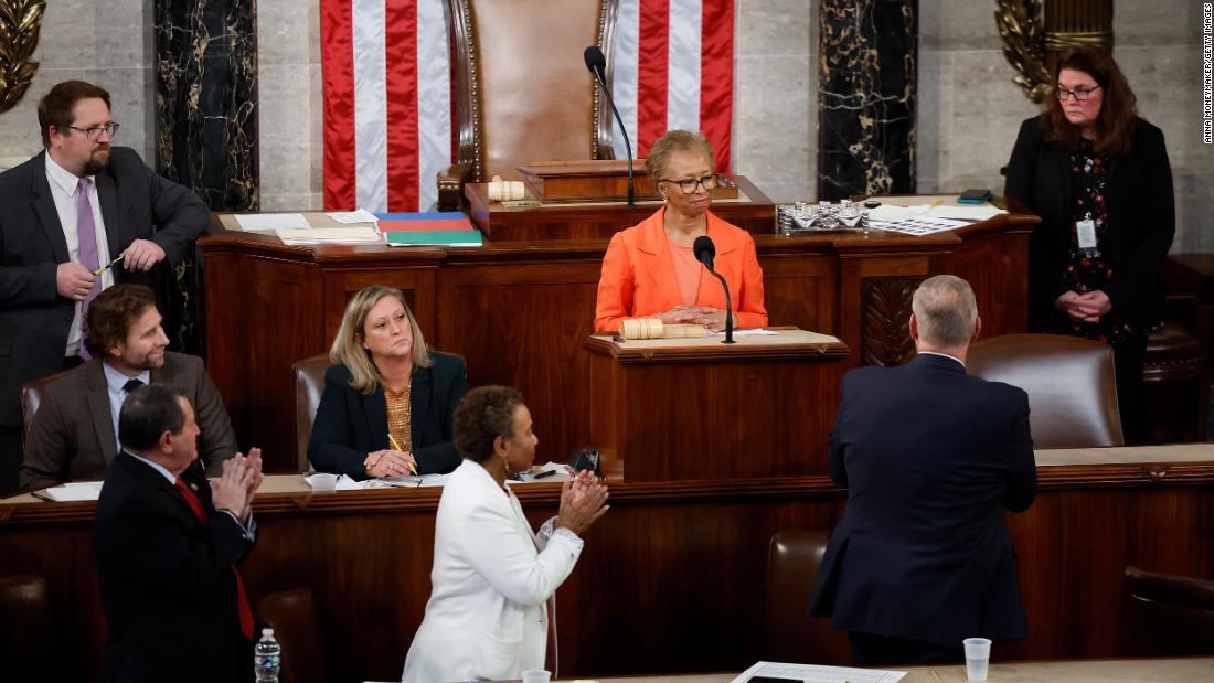 House clerk &lt;a href=&quot;https://www.cnn.com/politics/live-news/house-speaker-leadership-vote-01-05-23/h_07d80899341389b4047306cdc50b0b7e&quot; target=&quot;_blank&quot;&gt;Cheryl Johnson&lt;/a&gt; receives a standing ovation in the House chamber on Thursday.