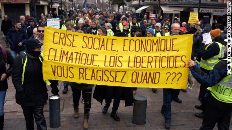 Hundreds of yellow vests took to the streets of Toulouse, France, on Saturday to protest against Macron&#39;s reforms, such as the planned pension reform and the unemployment reforms. 