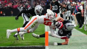 Las Vegas Raiders stun New England Patriots on bizarre final play