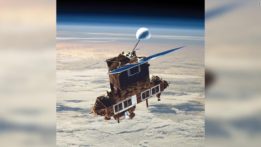 Dead NASA satellite returns to Earth