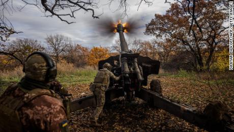 Ukrainian artillerymen fire at a position on the front line near the town of Bakhmut, in eastern Ukraine&#39;s Donetsk region, on October 31, 2022