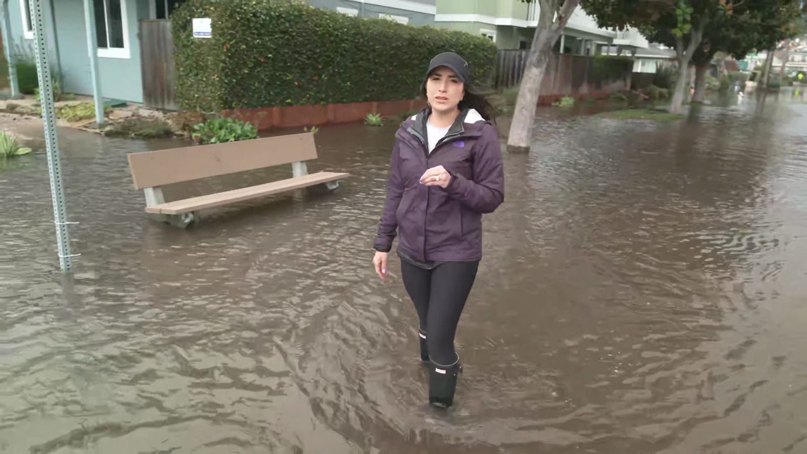 Autoridades piden a los residentes de Santa Cruz California que no salgan por las inundaciones