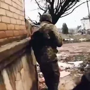 Soldier posts video showing intense fighting in strategic Ukrainian town