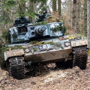 German indecision on Leopard 2 tanks a 'disappointment,' Ukraine's deputy foreign minister says