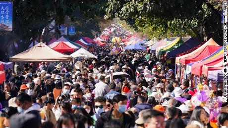 Shoppers at a market in Dali, Yunnan on January 14.
