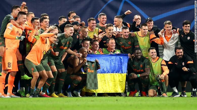 LEIPZIG, GERMANY - SEPTEMBER 06: Shakhtar Donetsk pose for a team photo following their side's victory in the UEFA Champions League group F match between RB Leipzig and Shakhtar Donetsk at Red Bull Arena on September 06, 2022 in Leipzig, Germany. (Photo by Cathrin Mueller/Getty Images)