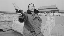 230123083104 liu heung shing coca cola forbidden city hp video 1981 photo of a man in China posing with a Coca-Cola bottle symbolized a cultural shift in the country