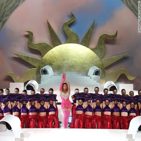 DUBAI, UNITED ARAB EMIRATES - JANUARY 21: Beyoncé performs on stage headlining the Grand Reveal of Dubai&#39;s newest luxury hotel, Atlantis The Royal on January 21, 2023 in Dubai, United Arab Emirates.  (Photo by Kevin Mazur/Getty Images for Atlantis The Royal)