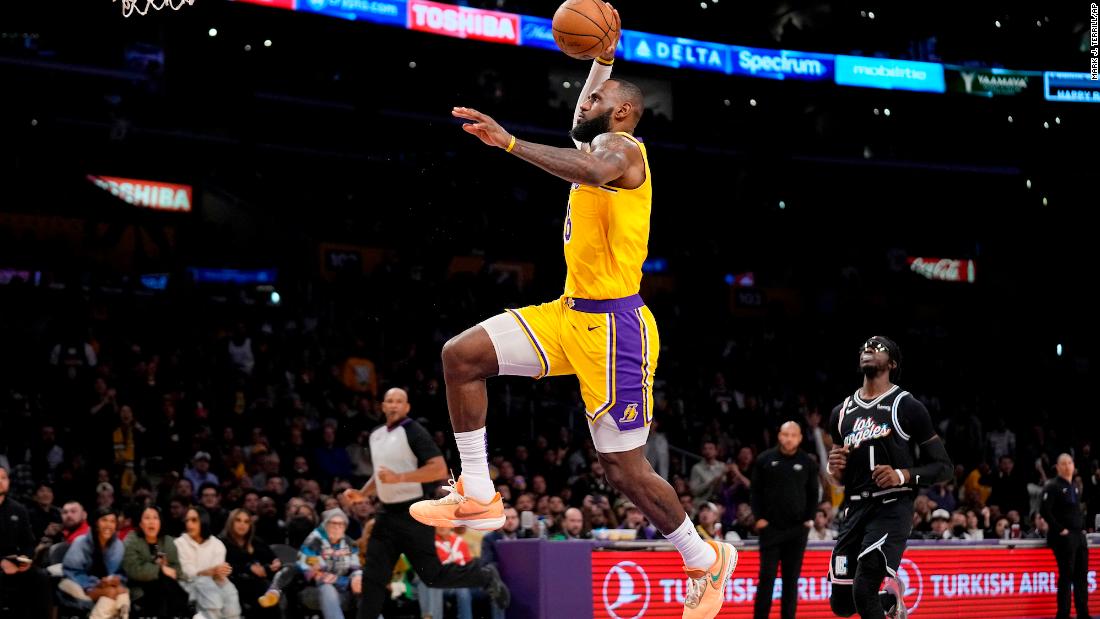 LeBron James scores 46 points in Lakers loss, moves closer to NBA's  all-time scoring record | CNN