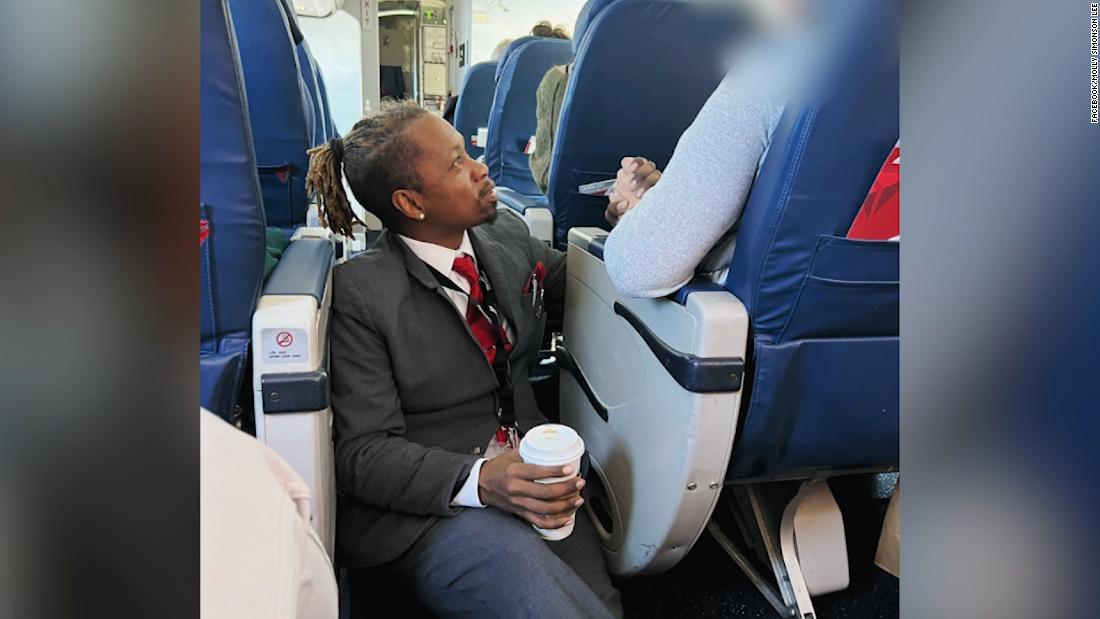 Photo of Delta flight attendant goes viral. See why