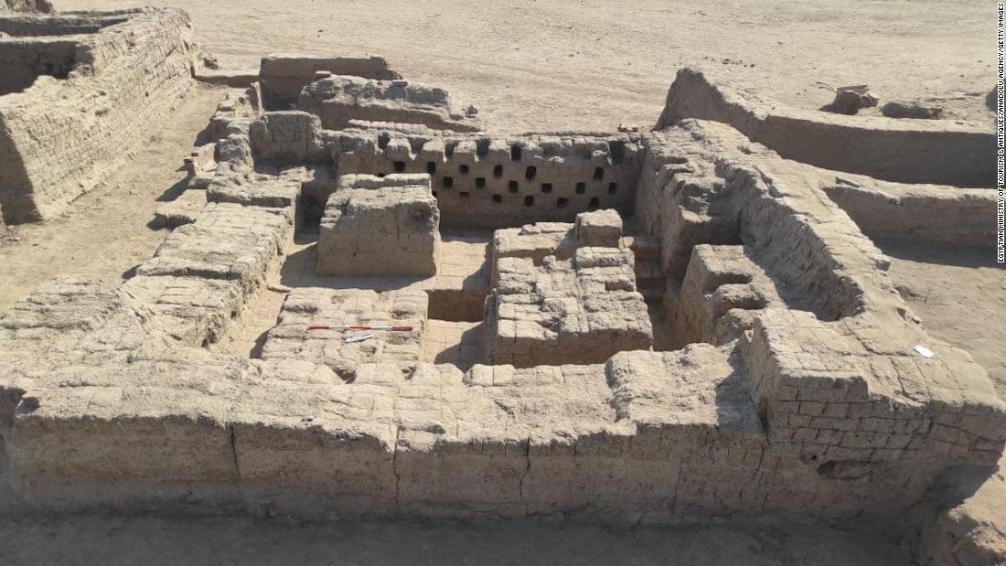تم الكشف عن مدينة رومانية كاملة في الأقصر بمصر
