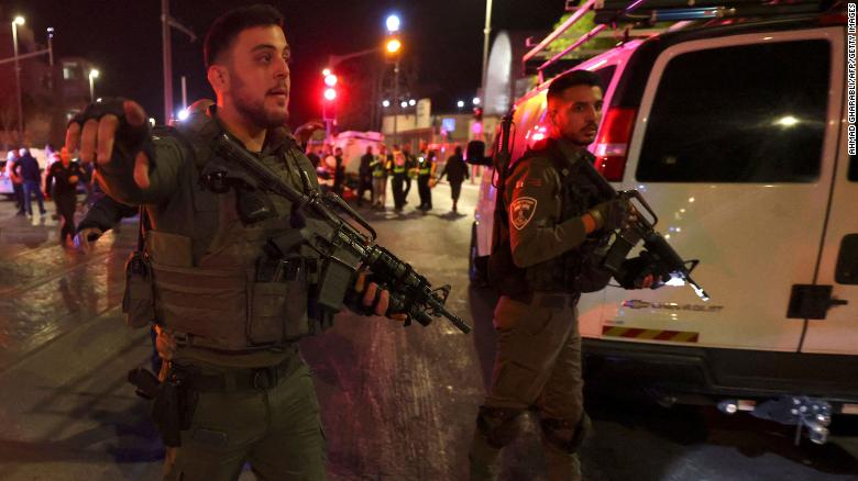 CNN reporter breaks down Jerusalem synagogue shooting