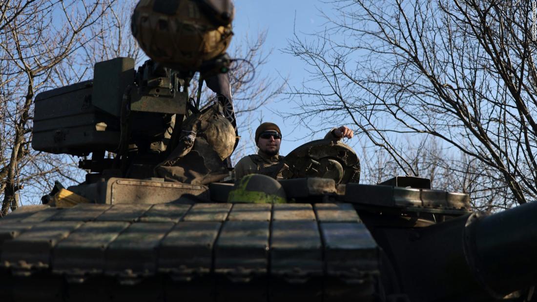 Ukrainian paratroopers publish footage of British Challenger 2 tank in  action