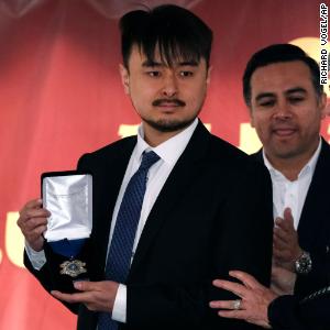 Man who disarmed Monterey Park gunman receives standing ovation as he accepts medal of courage