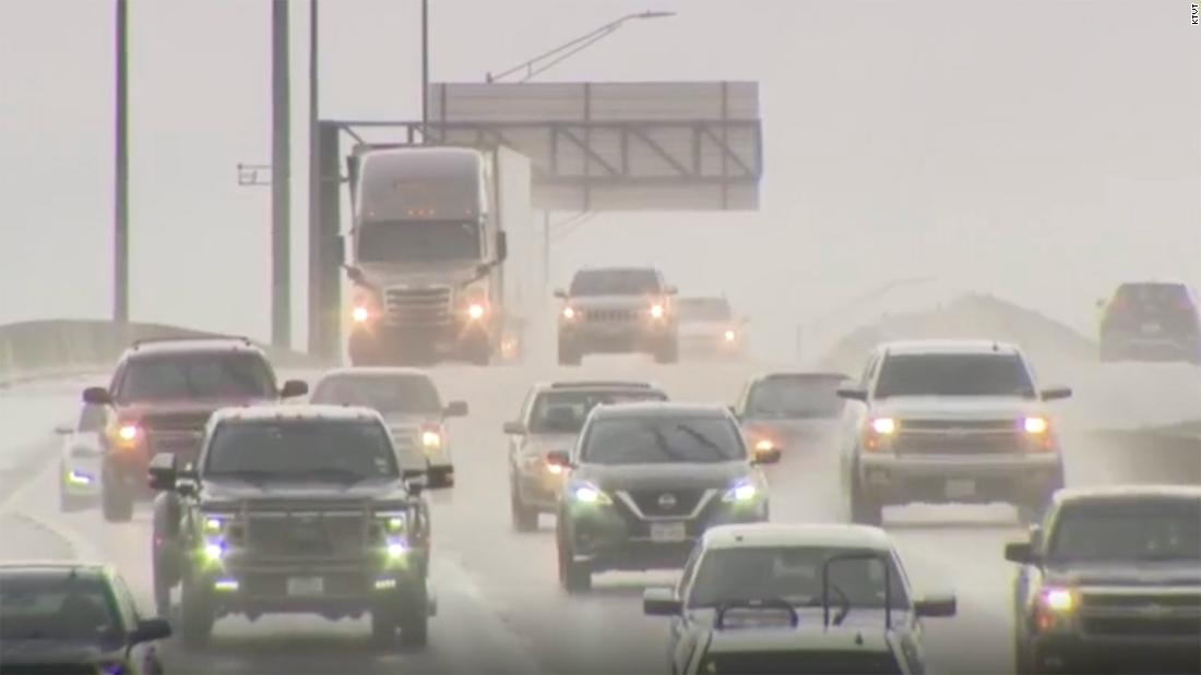 About 1,000 US flights canceled as winter climate snarls vacation