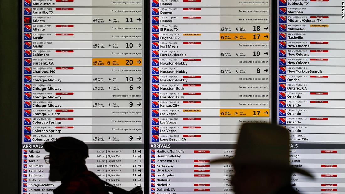 More than 1,800 Tuesday flights canceled, hundreds more on Wednesday