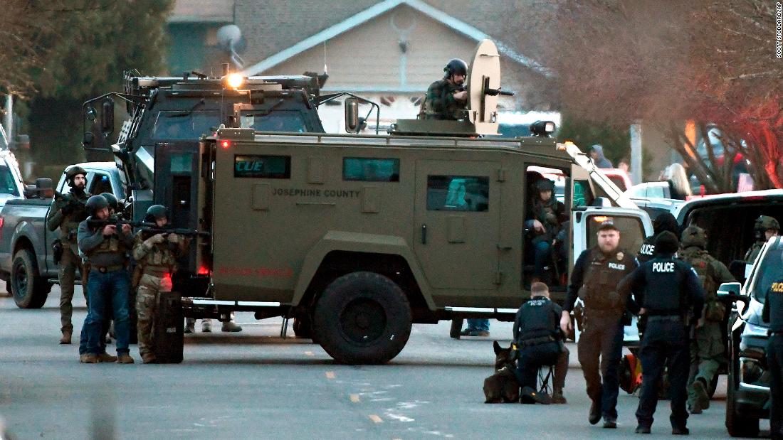 Report: Man accused of kidnapping, torturing Oregon woman dies from self-inflicted gunshot wound following police standoff