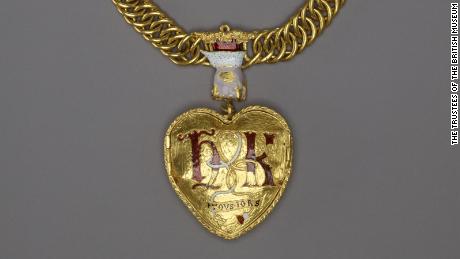 A stunning gold pendant linked to one of the most famous British royals in history has been unearthed in England.