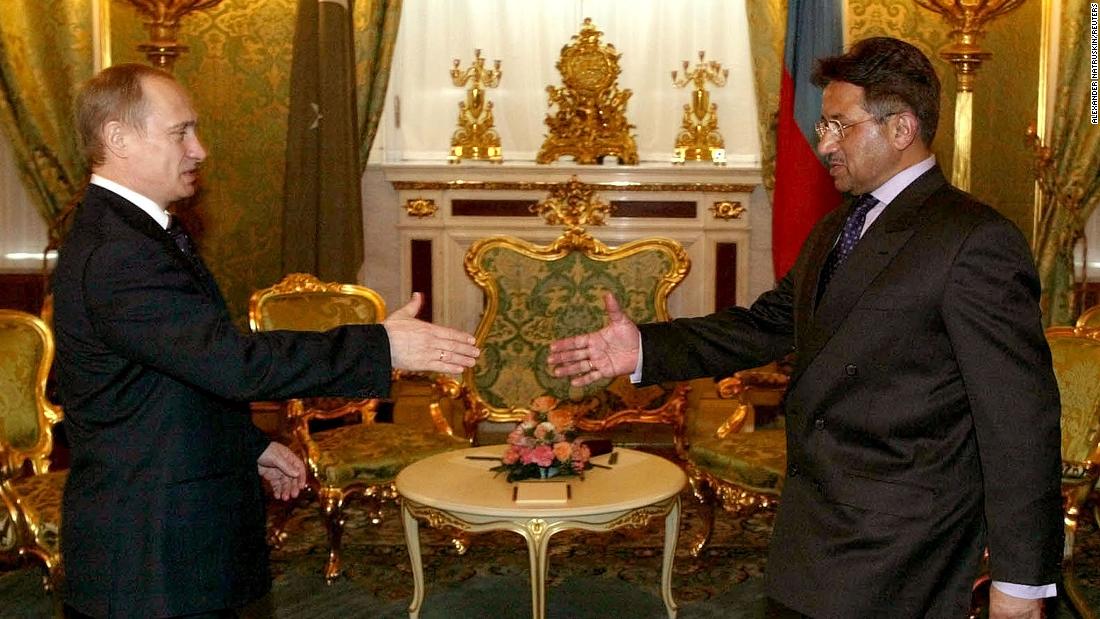 Musharraf meets with Russian President Vladimir Putin in Moscow in February 2003.