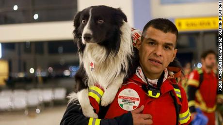An image tweeted by Mexico&#39;s Secretary of Foreign Relations shows a rescue dog and handler as they prepare to assist with rescue operation from the recent earthquake. 