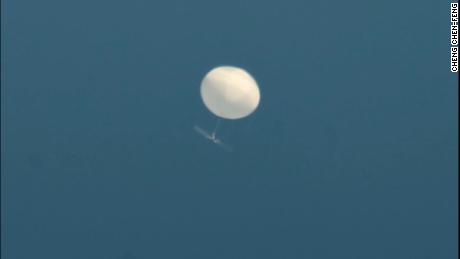 See image of a Chinese balloon hovering over Taiwan 