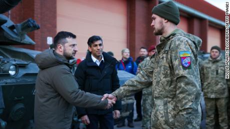 Zelensky meets with tank crews from Ukraine&#39;s armed forces being trained by members of the British Army in Lulworth Camp on Wednesday. 