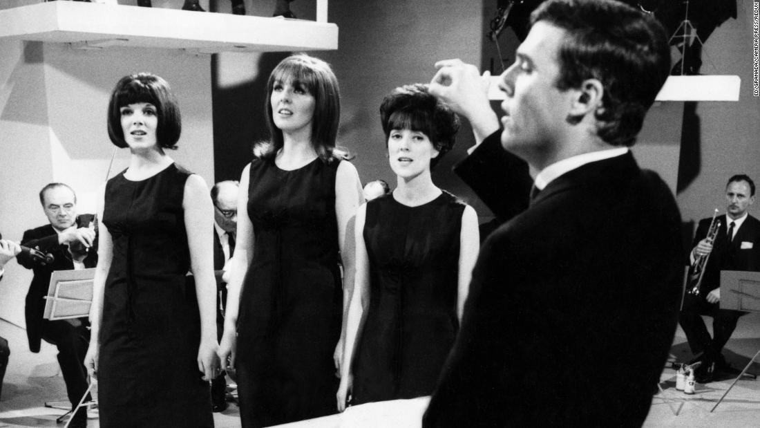 Bacharach appears on TV with the Breakaways in 1965.