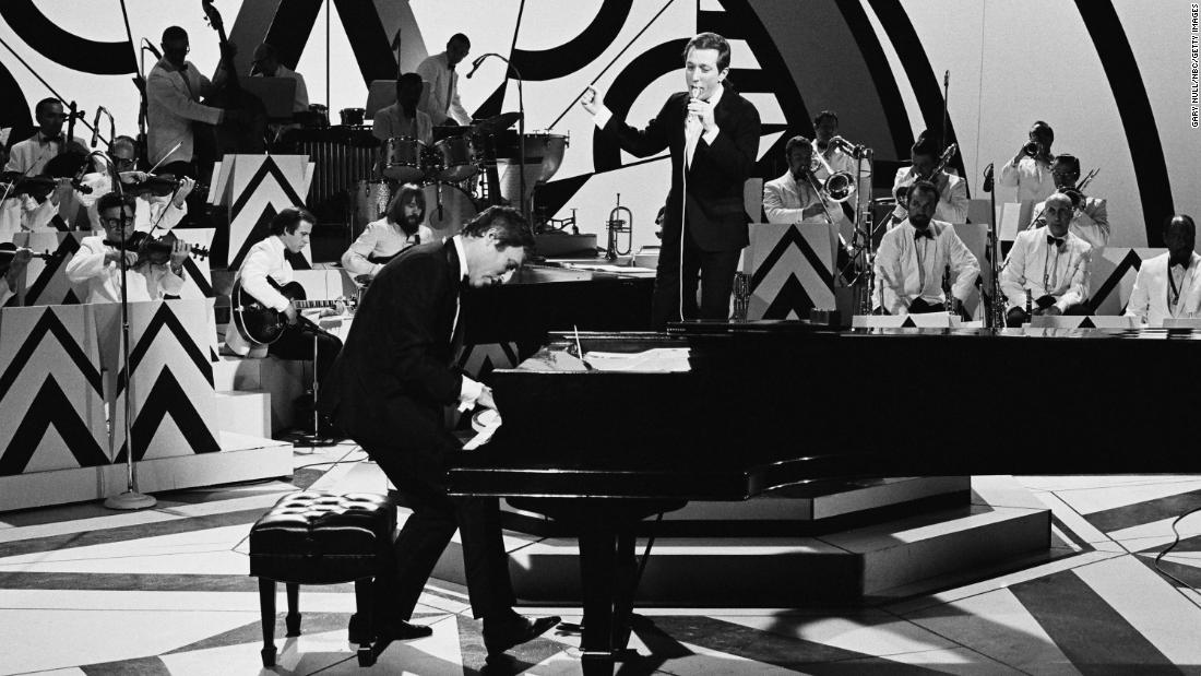Bacharach plays with host Andy Williams for Williams&#39; &quot;Kaleidoscope Company&quot; TV special in 1968.