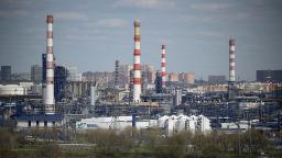 230210085932 russia oil refinery 042822 hp video Russia to cut oil output by 5% as sanctions bite