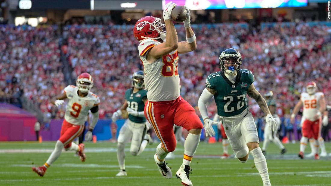 Travis Kelce catches an 18-yard touchdown pass in the first quarter. After the extra point, the game was tied 7-7.