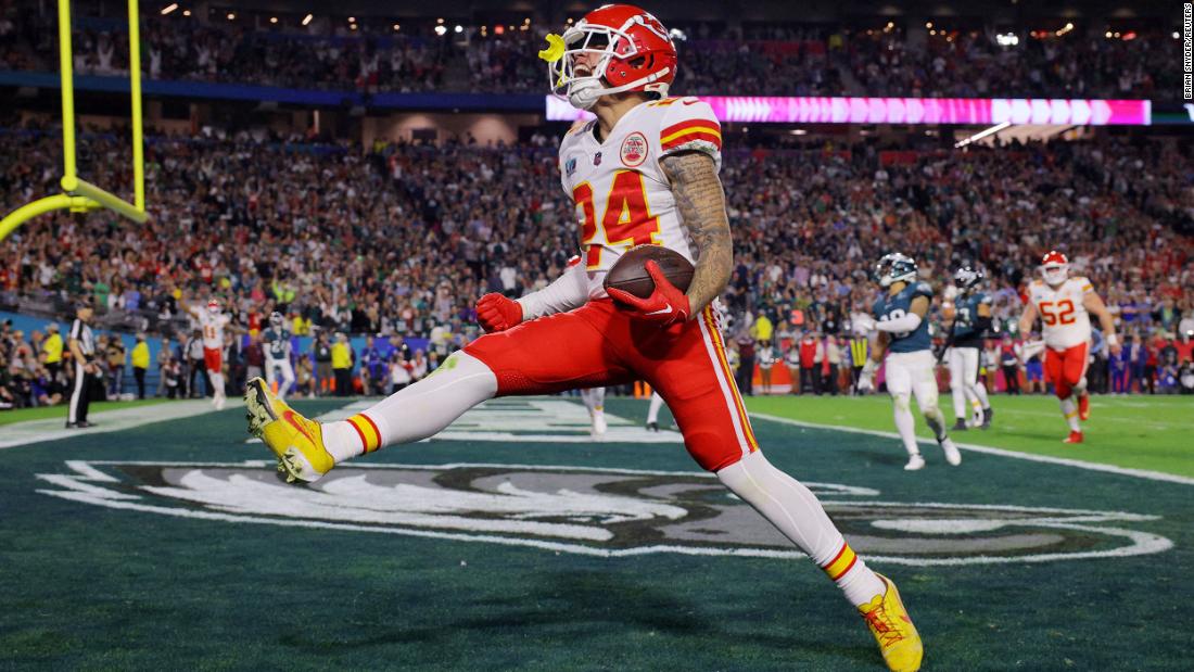 Chiefs wide receiver Skyy Moore runs in for a touchdown that gave Kansas City a 34-27 lead in the fourth quarter.