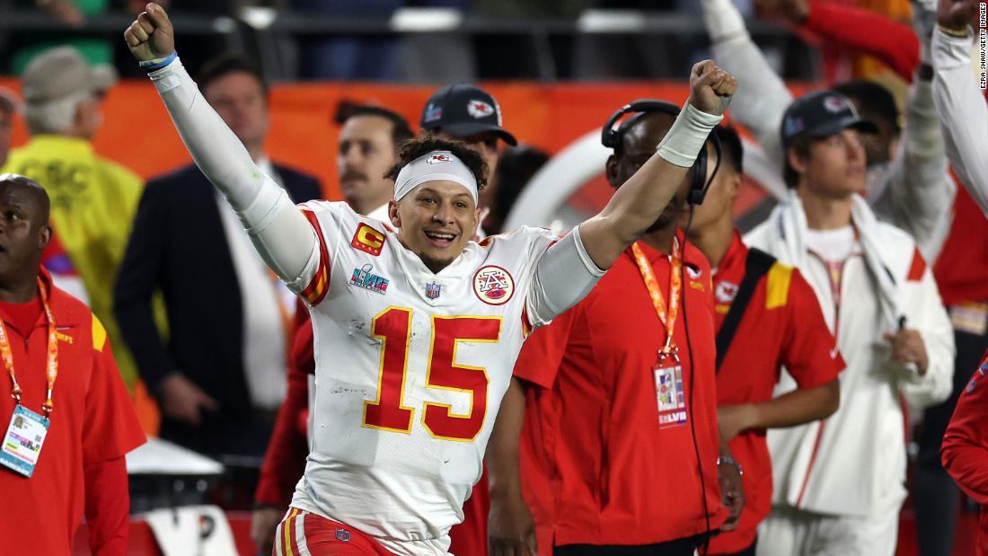 Mahomes celebrates at the end of the game.