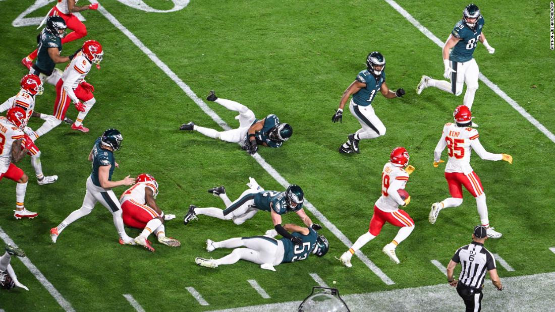The Chiefs&#39; Kadarius Toney returned a punt for a Super Bowl-record 65 yards during the fourth quarter. Moore caught his touchdown soon after.